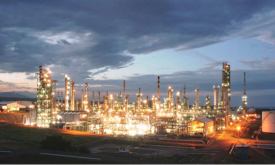 화학 공장 사진